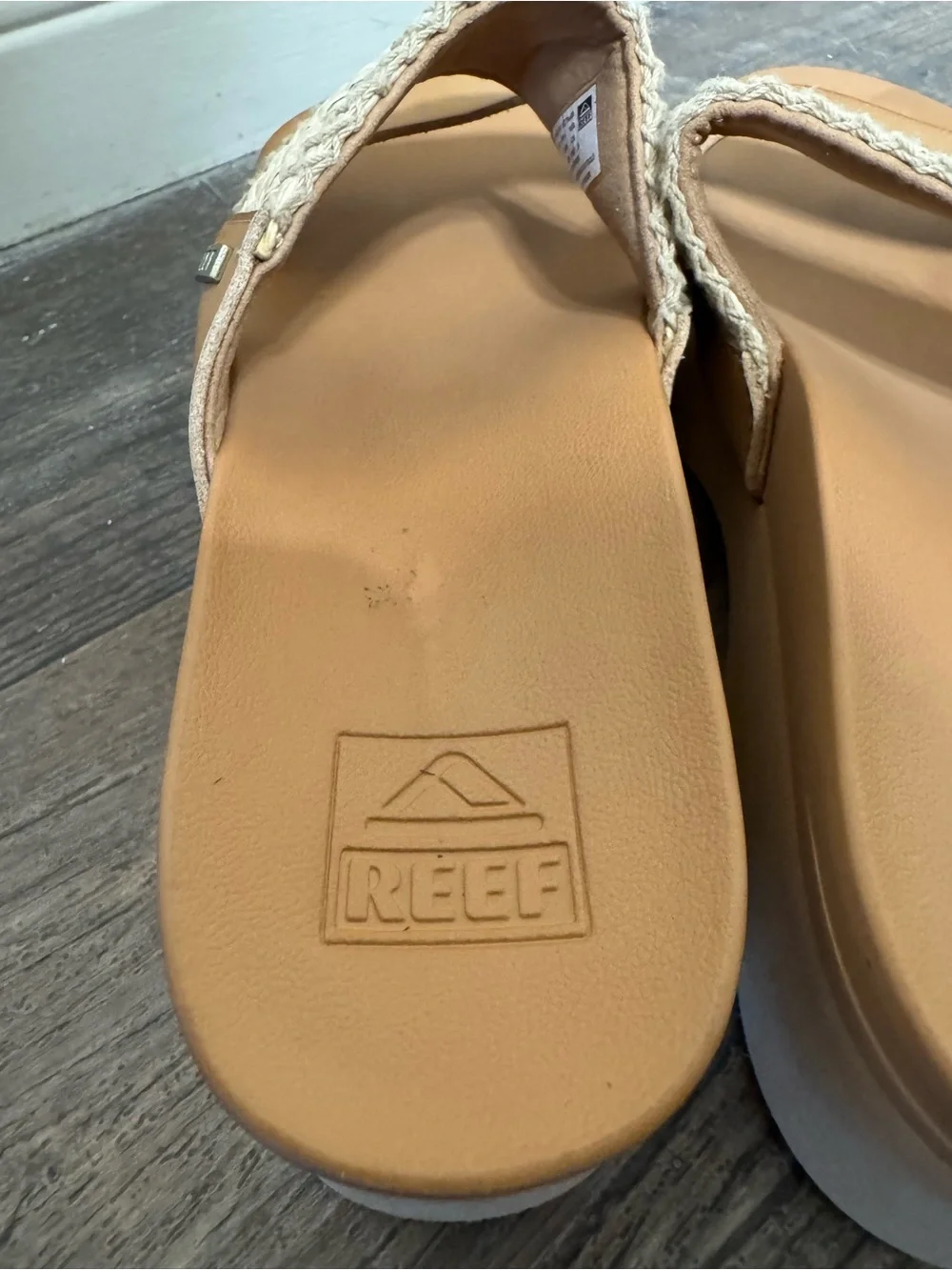 Reef Cushion Vista Higher Platform Sandal in Natural Raffia. Sz 8. Worn once. - Picture 7 of 12